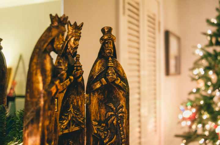 three kings figurines